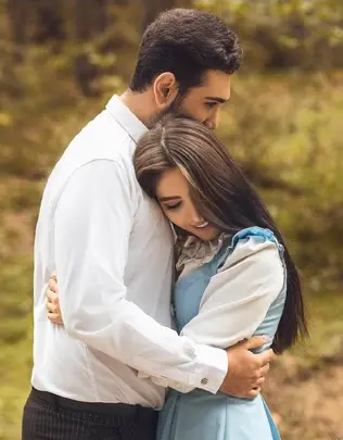 6ژست عاشقانه برای عکاسی عروس و داماد