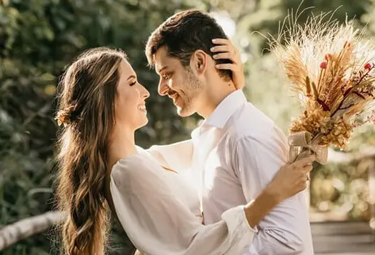6ژست عاشقانه برای عکاسی عروس و داماد